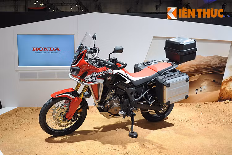 Mẫu xe ý tưởng siêu thể thao trọng lượng nhẹ được thiết kế với ý tưởng chủ đạo “sự hiện diện mạnh mẽ” cùng ngoại hình tạo cảm giác tốc độ nhờ mũi xe dài và tư thế thu mình thấp để lấy đà đầy phấn khích.