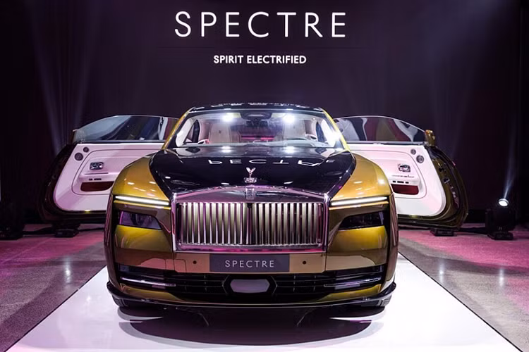 Rolls-Royce Spectre gan 18 ty Minh Nhua dat mua co the gay chay no?