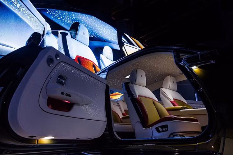 Rolls-Royce Spectre gan 18 ty Minh Nhua dat mua co the gay chay no?-Hinh-2