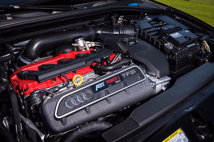 Dưới nắp ca pô của Audi RS3 ABT Sportsline là cỗ máy "hàng khủng lên tới 430 mã lực và có thể mạnh hơn nữa.