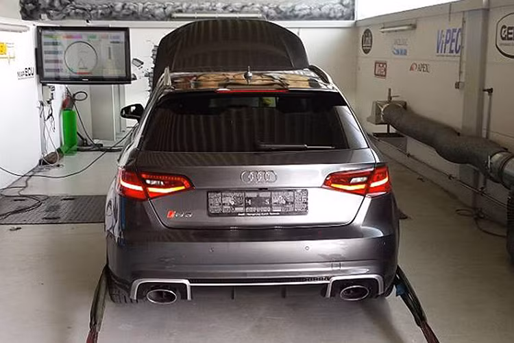 Nhờ có cỗ máy hiệu năng này, Audi RS3 ABT Sportsline chỉ mất 4.1 giây để tăng tốc lên 100 km/h. 