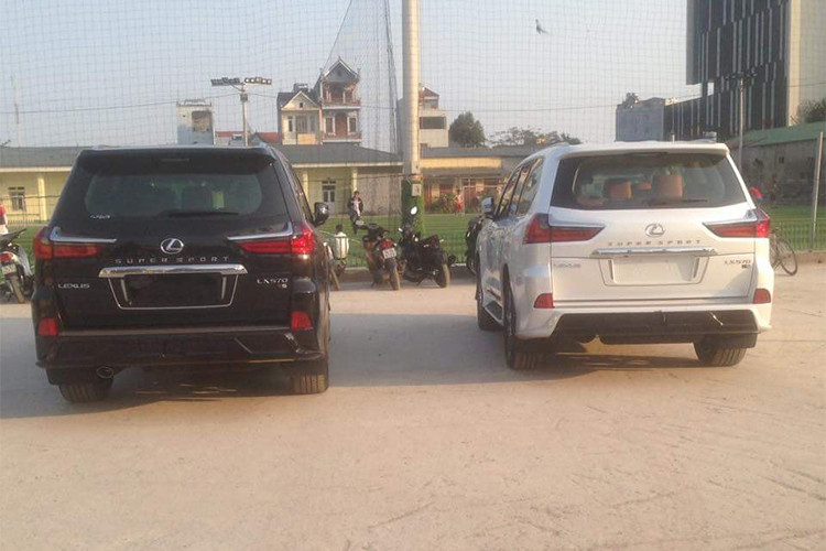 Cả hai chiếc xe được đưa về thị trường Việt Nam này đều là bản nâng cấp ngoại hình của mẫu SUV đắt tiền nhất của Lexus do bộ phận TRD thực hiện. Xe sang Lexus LX570 phiên bản thể thao mới này được gọi bằng nhiều cái tên tùy theo quốc gia, ví dụ như ở thị trường Nga là Superior, tại thị trường Trung Đông là Super Sport.