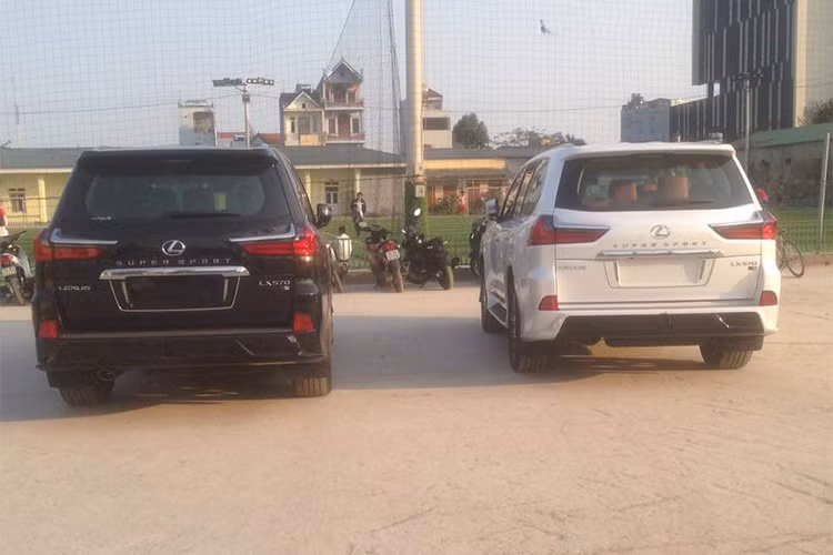 Cả hai chiếc xe được đưa về thị trường Việt Nam này đều là bản nâng cấp ngoại hình của mẫu SUV đắt tiền nhất của Lexus do bộ phận TRD thực hiện. Xe sang Lexus LX570 phiên bản thể thao mới này được gọi bằng nhiều cái tên tùy theo quốc gia, ví dụ như ở thị trường Nga là Superior, tại thị trường Trung Đông là Super Sport.