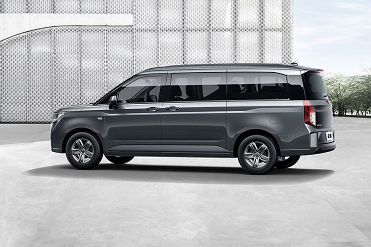 Những hình ảnh rò rỉ đầu tiên của Wuling Journey 9 chỗ ngồi đã được tung lên mạng vào hồi tháng 6 vừa qua. Đến nay, liên doanh SAIC-GM-Wuling tại Trung Quốc đã tung ra những hình ảnh chính thức của Wuling Journey.