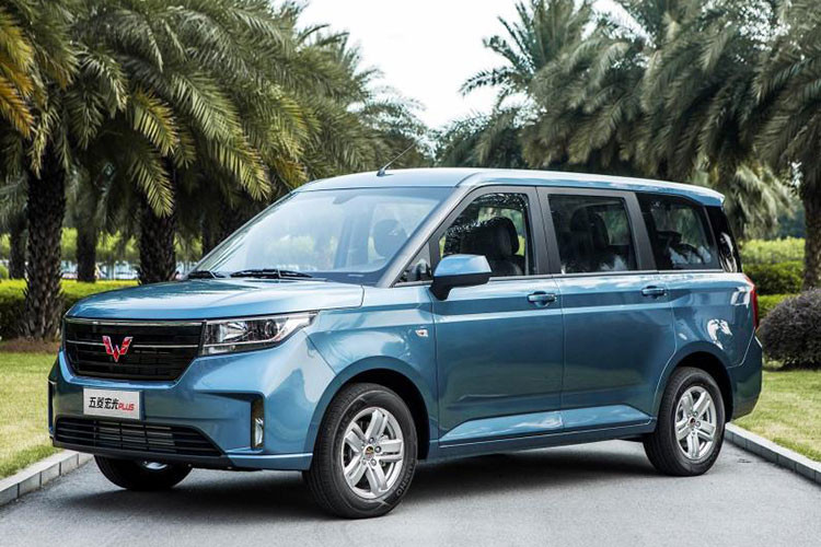 Khi có mặt trên thị trường Trung Quốc, Wuling Journey sẽ có 4 màu sơn ngoại thất là trắng, bạc, xám và đen. Ngoài ra, khách hàng có thể chọn mua phiên bản sơn phối 2 màu của mẫu MPV này. Dự kiến, giá xe Wuling Journey 2021 sẽ được công bố khi chính thức trình làng vào tháng 8 tới.