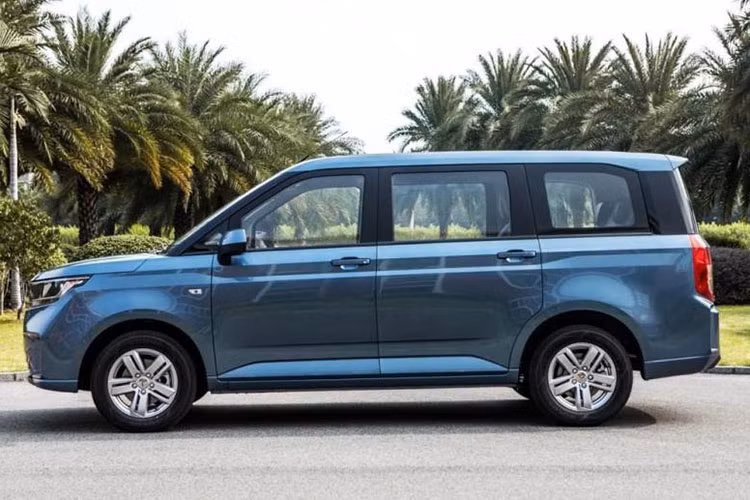 Khi mua Wuling Journey, khách hàng có thể chọn các cấu hình 7 chỗ, 8 chỗ và 9 chỗ. Mục tiêu của tập đoàn GM chính là biến Wuling Journey thành lựa chọn lý tưởng cho các gia đình đông người sau khi chính phủ Trung Quốc áp dụng chính sách cho phép người dân sinh con thứ 3. 