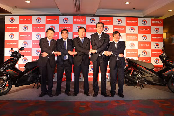 HVN treo thuong xe may cho U23 Viet Nam tai SEA Games 28