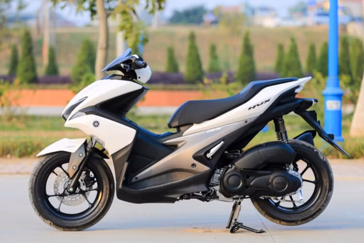 Từ dòng xe máy tay ga giá rẻ Acruzo tới Grande cùng mẫu môtô sportbike R3 thể thao đình đám của Yamaha Việt Nam đã "dính án" triệu hồi liên tục trong vòng hơn 1 năm qua. Mới đây nhất, mẫu xe tay ga đình đám Yamaha NVX mới lại tiếp tục bị nhiều khách hàng Việt phàn nàn có hàng loạt "lỗi" xảy ra trong quá trình sử dụng.