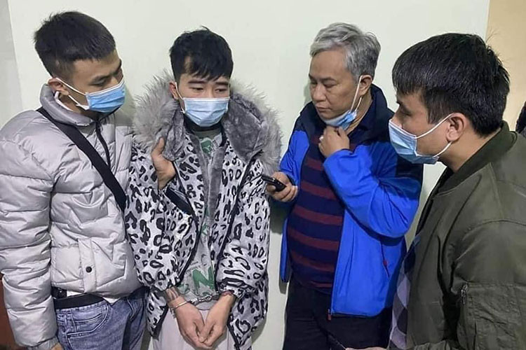 Sau khi gây ra vụ cướp tại gân hàng ở Đình Vũ, Hải Phòng gây xôn xao. Nam đã mang đi số lượng tiền lớn và di chuyển lên Hà Nội, mua chiếc xe máy phân khối lớn nhãn hiệu Kawasaki ZX 10R đời 2021.