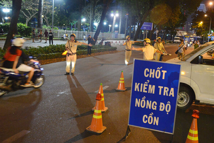 Nhung loi vi pham giao thong tai xe oto de mac vao dip Tet-Hinh-2