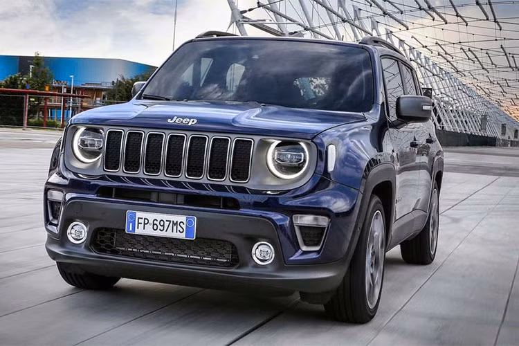 Tập đoàn xe hơi đình đám Fiat Chrysler đã chính thức cho ra mắt phiên bản nâng cấp 2019 của dòng SUV cỡ B Jeep Renegade. Phiên bản nâng cấp của mẫu xe Jeep Renegade 2019 mới này đã từng được vén màn tại triển lãm ôtô Torino 2018 diễn ra ở Ý cách đây không lâu.