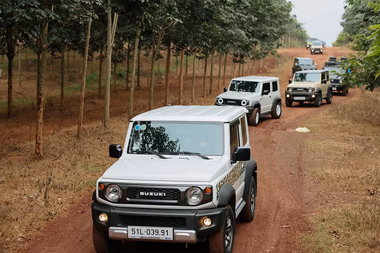 Cuoc hoi ngo lon cua cong dong Suzuki Jimny tren san choi rally-Hinh-3