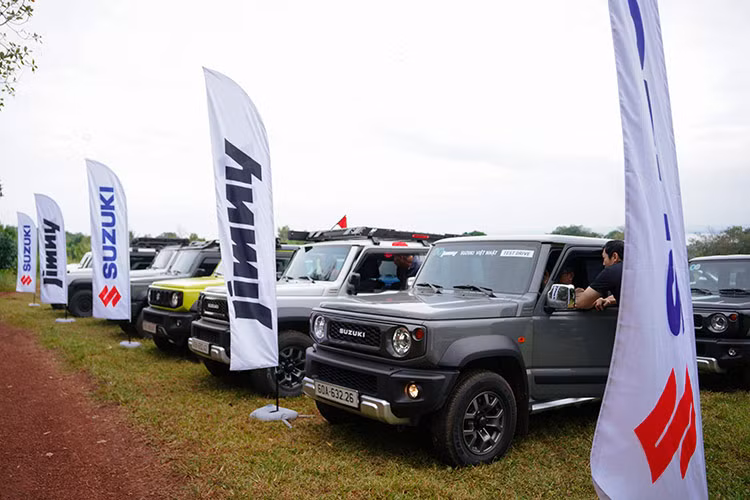Cuoc hoi ngo lon cua cong dong Suzuki Jimny tren san choi rally
