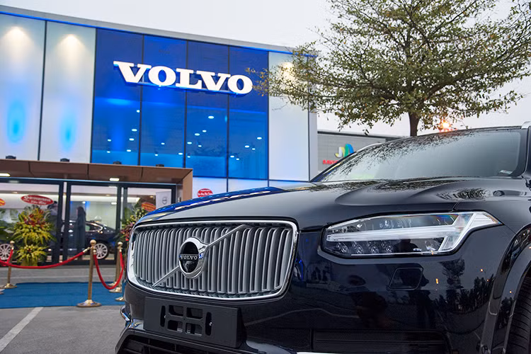 Việc Volvo Cars Hà Nội chính thức đi vào hoạt động sẽ giúp các khách hàng tại Thủ đô cũng như khu vực phía Bắc thuận tiện hơn khi tiếp cận, tham khảo hay mua sắm các dòng xe hơi mang thương hiệu Volvo chính hãng, cũng như những dịch vụ bán hàng, bảo dưỡng theo tiêu chuẩn toàn cầu của hãng xe Thụy Điển.