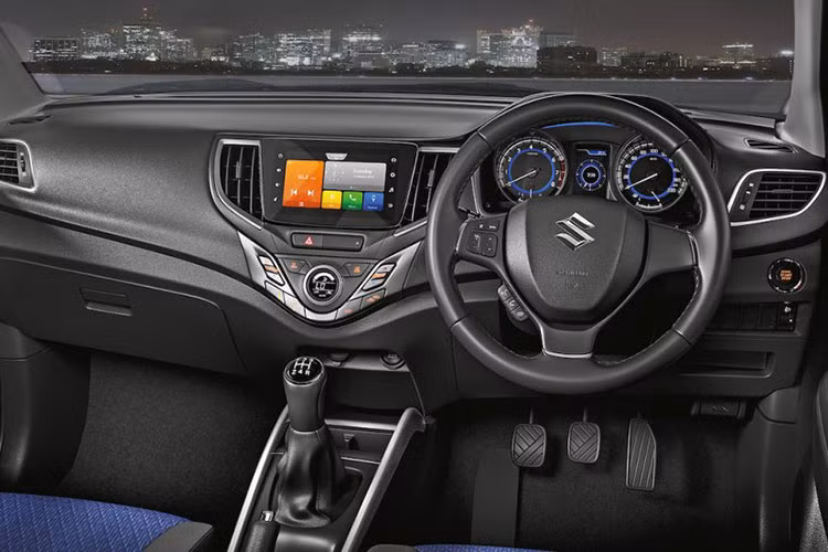 Hiện chưa có hình ảnh của không gian bên trong Toyota Glanza 2019. Tuy nhiên, sẽ không ngạc nhiên nếu Toyota Glanza 2019 có thiết kế nội thất giống Suzuki Baleno. Dự đoán, Toyota Glanza 2019 sẽ có những trang bị đáng chú ý như đèn pha tự động, gương ngoại thất chỉnh điện,...