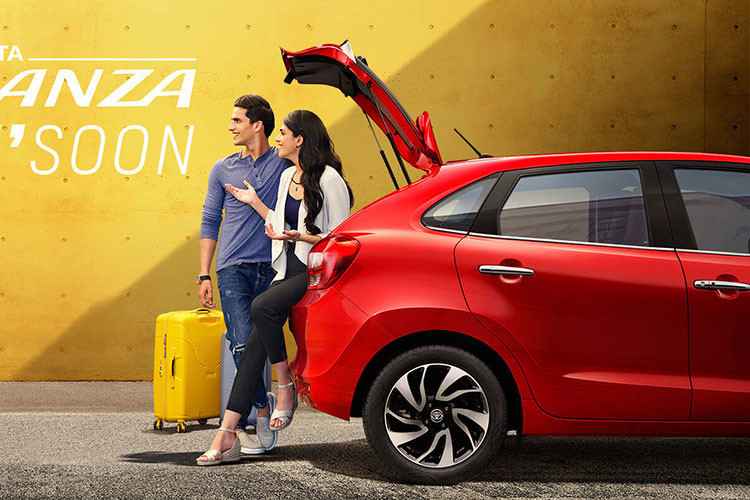 Phiên bản Toyota của Suzuki Baleno sẽ được gọi bằng cái tên Glanza và dự kiến chính thức trình làng tại thị trường Ấn Độ vào tháng ngày 6/6 năm nay. Thời điểm ra mắt chưa đến nhưng hãng Toyota đã tung ra một đoạn video ngắn, lần đầu tiên hé lộ thiết kế của Glanza 2019.