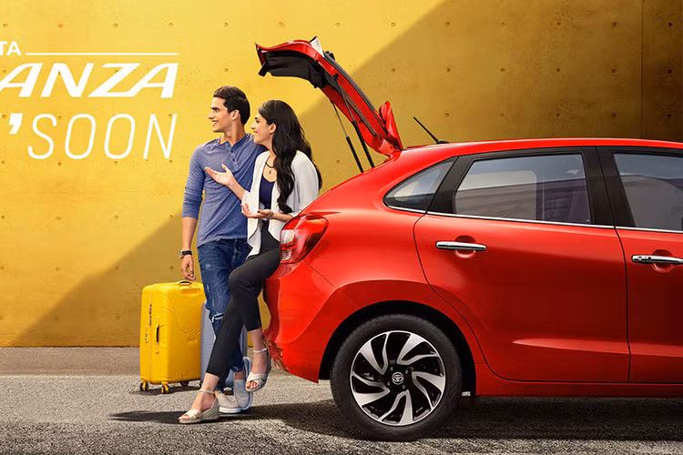 Phiên bản Toyota của Suzuki Baleno sẽ được gọi bằng cái tên Glanza và dự kiến chính thức trình làng tại thị trường Ấn Độ vào tháng ngày 6/6 năm nay. Thời điểm ra mắt chưa đến nhưng hãng Toyota đã tung ra một đoạn video ngắn, lần đầu tiên hé lộ thiết kế của Glanza 2019.