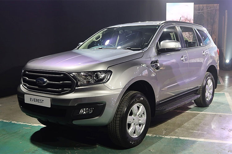 Ra mắt lần đầu tiên dưới dạng xe ý tưởng vào năm 2013, mẫu xe SUV Ford Everest thế hệ thứ 3 đã chính thức được bán ra lần đầu kể từ năm 2015. Tới nay, Everest phiên bản 2017 được xem còn khá mới mẻ, tuy nhiên hãng xe Ford vẫn quyết định nâng cấp bản 2018 cho dòng SUV này.