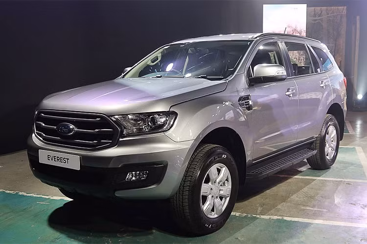Ra mắt lần đầu tiên dưới dạng xe ý tưởng vào năm 2013, mẫu xe SUV Ford Everest thế hệ thứ 3 đã chính thức được bán ra lần đầu kể từ năm 2015. Tới nay, Everest phiên bản 2017 được xem còn khá mới mẻ, tuy nhiên hãng xe Ford vẫn quyết định nâng cấp bản 2018 cho dòng SUV này.
