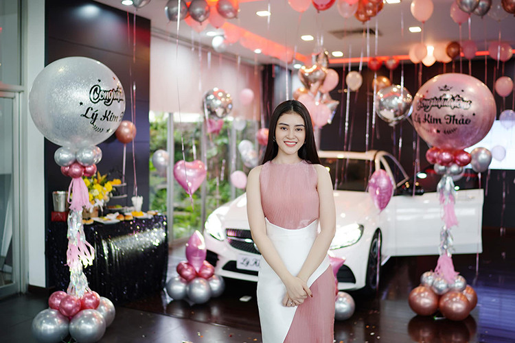 Xe được trang bị hộp số 9 cấp 9G Tronic mới, thời gian tăng tốc 0-100km/h trong 5,9 giây, tốc độ giới hạn điện tử 250 km/h. Xe được trang bị ba chế độ lái, tài xế có thể tùy chọn thông qua chức năng Dynamic Select, bao gồm Comford, Sport và Sport Plus.