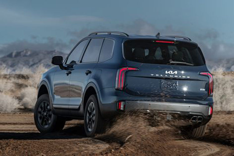 Theo nguồn tin từ Autocar India của Ấn Độ, mẫu xe SUV Kia Syros 2025 sẽ có 2 tùy chọn động cơ. Thứ nhất là máy dầu 1.5L 115 mã lực và mô-men xoắn đạt 250Nm. Động cơ này đi kèm hộp số sàn 6 cấp hoặc tự động 6 cấp tùy phiên bản.