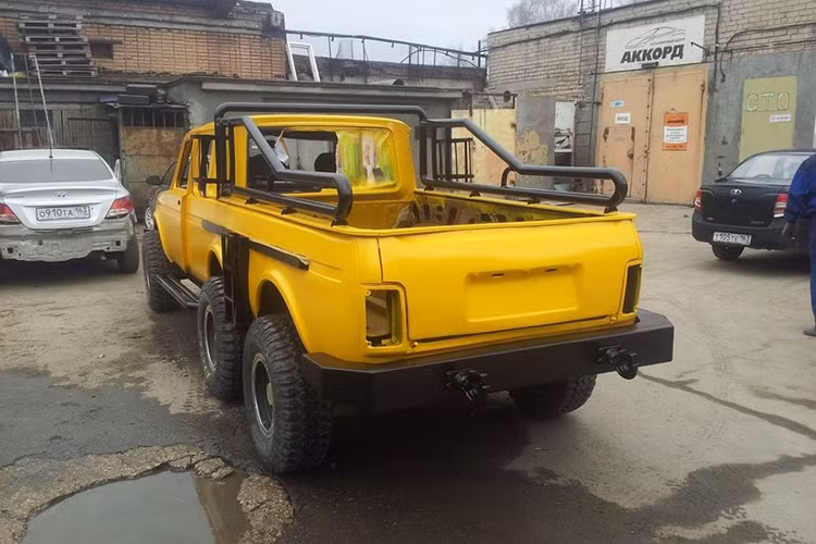 Đoạn quảng cáo chào bán chiếc Lada Niva 6x6 siêu hầm hố trên trang Avito khẳng định rằng chiếc xe "hàng thửa" này vẫn còn đang trong tình trạng tốt hoàn toàn và mọi thứ đều hoạt động ổn.