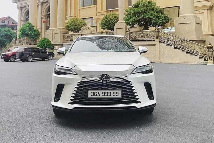 Theo quan niệm của người phương Đông, số 9 có nghĩa là "mãi mãi - vĩnh cửu" nên được nhiều người săn đón. Việc cả 5 số 9 trùng nhau mang ý nghĩa phong thủy là vĩnh cửu, là biểu tượng của sự trường tồn, mang lại hạnh phúc, sung túc những điều thuận lợi may mắn cho chủ nhân.