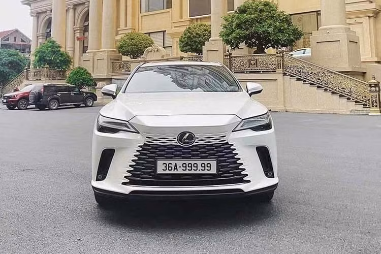 Theo quan niệm của người phương Đông, số 9 có nghĩa là "mãi mãi - vĩnh cửu" nên được nhiều người săn đón. Việc cả 5 số 9 trùng nhau mang ý nghĩa phong thủy là vĩnh cửu, là biểu tượng của sự trường tồn, mang lại hạnh phúc, sung túc những điều thuận lợi may mắn cho chủ nhân.