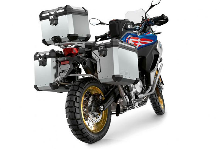 Hệ thống treo của xe mang thương hiệu Ohlins cao cấp hơn so với F850GS tiêu chuẩn, gồm cặp phuộc trước hành trình ngược và giảm xóc lò xo trụ đơn phía sau có hành trình tương ứng là 230mm và 215mm. Là bản Adventure, xe trang bị bộ vành nan kích thước 21 inch ở trước và 17 inch phía sau, đi kèm là bộ lốp gai đa địa hình. Đảm bảo an toàn cho xe là phanh đĩa tích hợp hệ thống chống bó cứng phanh ABS.