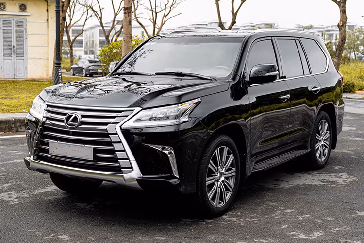 Can canh Lexus LX570 chay 8 nam, 