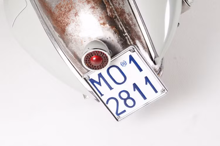 “Trong những năm qua, Vespa đã trở thành biểu tượng số 1 của Ý”, Davide Marelli, chuyên gia Vespa của sàn đấu giá Catawiki chia sẻ. Vespa hy vọng rằng chiếc Vespa này sẽ rơi vào tay của một nhà sưu tập hay một viện bảo tàng để trưng bày cho các thế hệ tương lai.