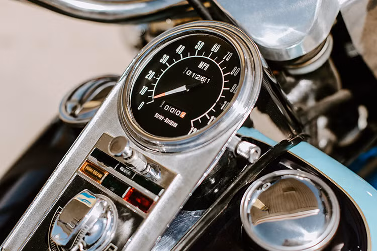 Nói cách khác, chiếc Harley-Davidson FLH 1200 Electra Glide này vẫn rất mới và còn trong tình trạng rất tốt, điều này một phần cũng nhờ xe được bảo quản rất tốt tại bảo tàng Pioneer Auto Museum.