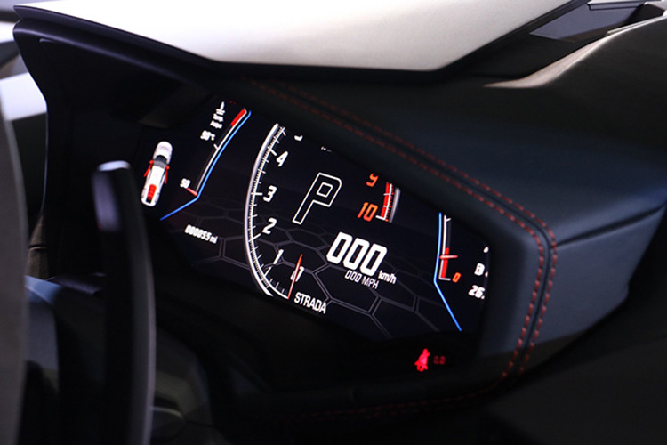 Tuy nhiên, nếu so với những chiếc Lamborghini Hurcan LP610-4 đang lăn bánh tại Việt Nam, Lamborghini Huracan EVO 2020 mạnh hơn 30 mã lực.