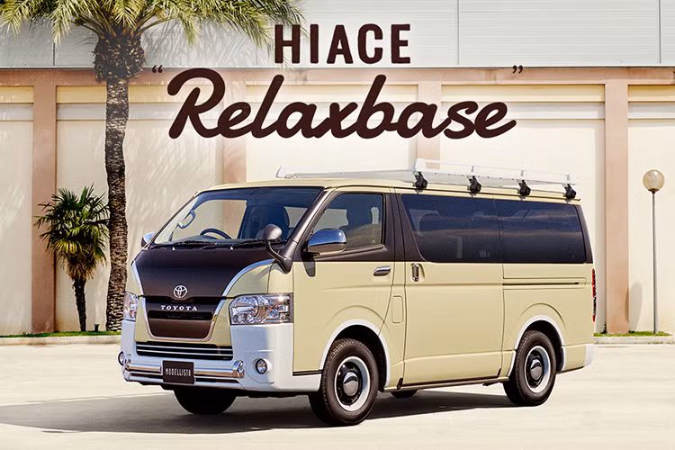 Mẫu xe Minivan Toyota Hiace là một trong các dòng xe phổ biến nhất của hãng Toyota tại thị trường Nhật Bản, do đặc tính đa dụng vừa chở người vừa chở hàng của nó. Toyota đã biến Hiace trông bớt nhàm chán hơn bằng việc ra mắt phiên bản Relaxbase với phong cách dã ngoại đặc trưng.