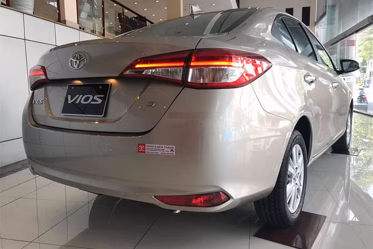 Đáng tiếc xe vẫn sử dụng động cơ 2NR-FE 1.5L Dual VVT-I, công suất 108 mã lực tại 6.000 vòng/phút, mô-men xoắn cực đại 140 Nm tại 4.200 vòng/phút, đi kèm hộp số là hộp số tự động CVT và số sàn 5 cấp. Các thông số này giống hệt phiên bản 2017 được phân phối tại Việt Nam.