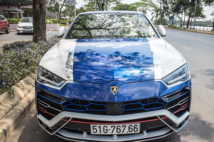 Bộ mâm 5 chấu kép hình chữ Y trên chiếc siêu SUV Lamborghini Urus của Minh Nhựa có màu sơn Diamond Finished kết hợp cùng cùm phanh màu đỏ hết sức nổi bật. Tại thị trường nước ngoài, bộ mâm Nath mang màu Diamond Finished có giá 4.000 đô la (tương đương 92 triệu đồng).