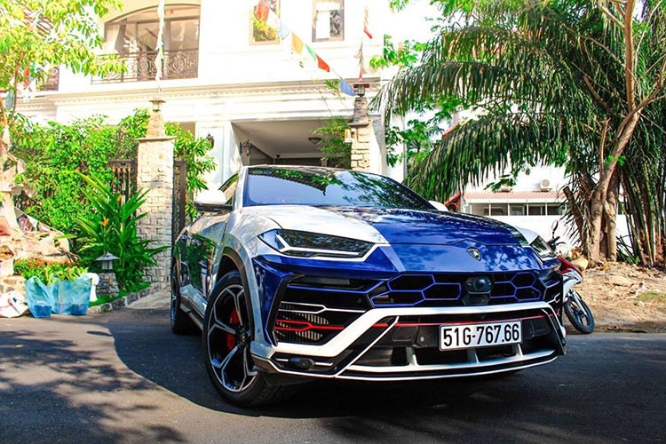 Theo giới thạo tin, la-zăng 5 chấu kép trên siêu SUV Lamborghini Urus của Minh Nhựa có giá bán gần 200 triệu đồng. Tuy nhiên, Minh Nhựa không phải tốn chi phí nào cho bộ mâm này do được đại lý Lamborghini chính hãng tặng. Đến nay, thông tin này vẫn chưa được kiểm chứng.
