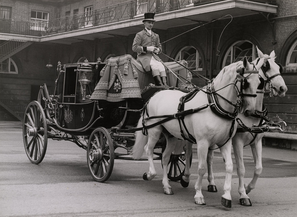 Phu nhân Elizabeth Bowes-Lyon cũng ngồi trên chiếc State Landau tới lễ cưới của bà năm 1923. Ngoài ra, State Landau còn được dùng trong các lễ cưới của công chúa Alexandra năm 1963 và công chúa Anne năm 1973.