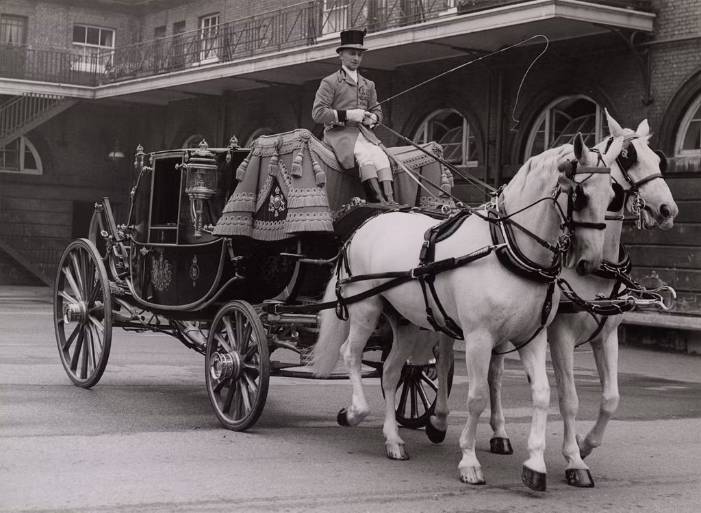 Phu nhân Elizabeth Bowes-Lyon cũng ngồi trên chiếc State Landau tới lễ cưới của bà năm 1923. Ngoài ra, State Landau còn được dùng trong các lễ cưới của công chúa Alexandra năm 1963 và công chúa Anne năm 1973.