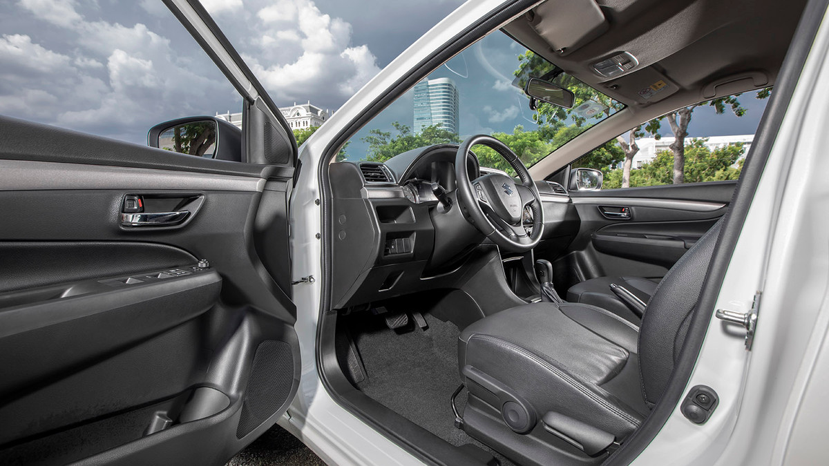 Suzuki Ciaz moi co phu hop voi dan ong trung nien-Hinh-3