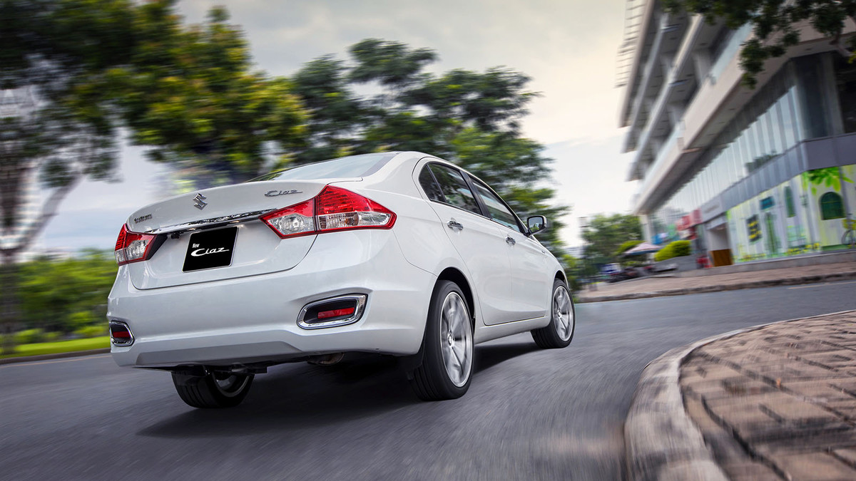 Suzuki Ciaz moi co phu hop voi dan ong trung nien-Hinh-2