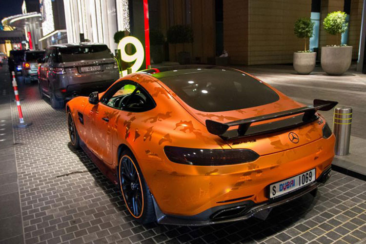 Tại thị trường Việt Nam, siêu xe thể thao Mercedes-AMG GTS không được nhiều đại gia tại Việt Nam ưa chuộng. Mặc dù sở hữu thiết kế đẹp, mạnh mẽ và được trang bị nhiều công nghệ hiện đại.