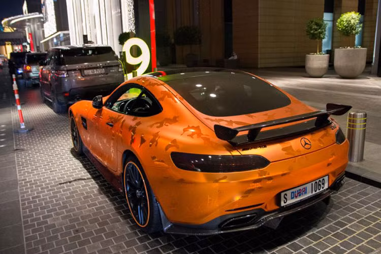 Tại thị trường Việt Nam, siêu xe thể thao Mercedes-AMG GTS không được nhiều đại gia tại Việt Nam ưa chuộng. Mặc dù sở hữu thiết kế đẹp, mạnh mẽ và được trang bị nhiều công nghệ hiện đại.