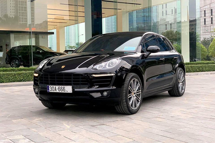 Khi ra mắt thị trường Việt Nam vào năm 2014 xe có 3 phiên bản Macan 2.0, Macan S, Macan Turbo. Giá xe Porsche Macan 2014 lần lượt là 2,69 tỷ đồng, 3,2 tỷ đồng và 4,4 tỷ đồng. Chiếc xe trong bài viết đã qua khoảng 5 năm sử dụng và được chào bán tới hơn 2,2 tỷ đồng. Video: Porsche Macan S 2019 giá hơn 3,6 tỷ đồng tại Việt Nam.