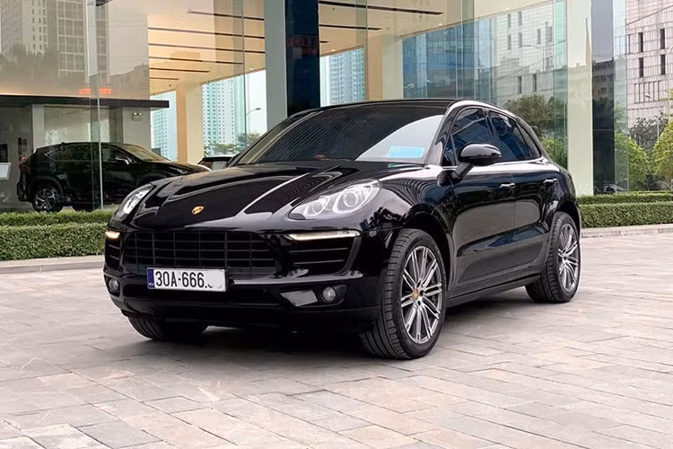 Khi ra mắt thị trường Việt Nam vào năm 2014 xe có 3 phiên bản Macan 2.0, Macan S, Macan Turbo. Giá xe Porsche Macan 2014 lần lượt là 2,69 tỷ đồng, 3,2 tỷ đồng và 4,4 tỷ đồng. Chiếc xe trong bài viết đã qua khoảng 5 năm sử dụng và được chào bán tới hơn 2,2 tỷ đồng. Video: Porsche Macan S 2019 giá hơn 3,6 tỷ đồng tại Việt Nam.