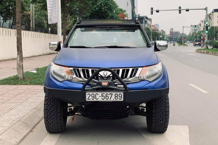Một số ý kiến cho rằng, &#x8;mức giá Mitsubishi Triton biển khủng này thực tế là tiền mua biển số 567.89. Mức km lăn bánh của xe chưa được tiết lộ, tuy nhiên nhiều người dùng cho rằng đây là số tiền quá lớn dành cho một chiếc bán tải 4 năm tuổi, và chiếc xe này thực sự chỉ phù hợp với những dân chơi đang thích sưu tầm biển số đẹp.