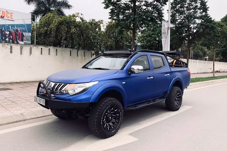 Mới đây, một chiếc xe Mitsubishi Triton đời 2015 đã sử dụng tới 4 năm được rao bán với mức giá lên đến gần 1 tỷ đồng. Điều làm nên mức giá này, không gì khác chính là dãy biển số 567.89.