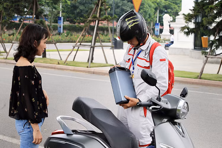 Dung pin xe may dien khong chinh hang, tiem an nguy co chay no-Hinh-4