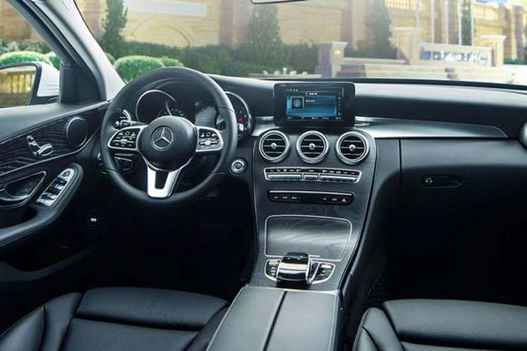 Khi Mercedes-Benz C-Class cần tăng tốc, máy phát sẽ bổ trợ thêm sức mạnh 13,5 mã lực và sức kéo 160 Nm trong khoảng thời gian nhất định, giúp động cơ xăng loại bỏ độ trễ tăng áp và nhanh chóng đạt đến vòng tua máy lý tưởng mỗi khi sang số. Ưu điểm của máy phát 48V là mô-men xoắn cực đại 160 Nm sẽ can thiệp ngay lập tức và không có độ trễ.