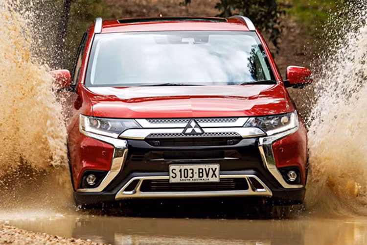 Tại thị trường Trung Quốc, giá Mitsubishi Outlander 2019 được bán ra từ 159.800 đến 225.800 nhân dân tệ (khoảng 536 đến 757 triệu đồng).